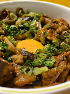 簡単!ピリ辛!豚とナスの甘辛丼-レシピのメイン写真