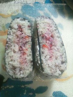 旦那のランチ♪梅干しとゆかりでオニギラズ-レシピのメイン写真