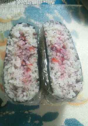旦那のランチ♪梅干しとゆかりでオニギラズ-レシピのメイン写真