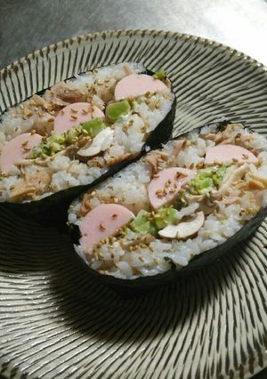 ツナご飯と梅マヨネーズのおにぎらず-レシピのメイン写真