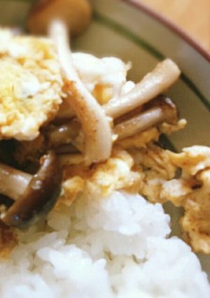 ガーリックシメジの玉子とじ丼♪-レシピのメイン写真
