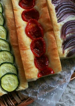 ふわふわモッチリ♪野菜のせフォカッチャ-レシピのメイン写真