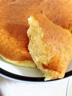 材料2つ★もちもち炊飯器ケーキ-レシピのメイン写真