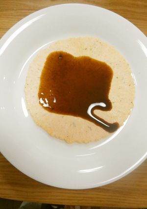 えびせんにウスターソースを塗っただけ♫-レシピのメイン写真