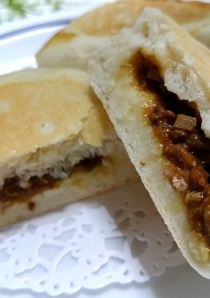ナン生地で作るフライパンで焼きカレーパン-レシピのメイン写真