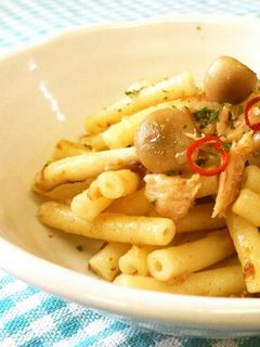 マカロニdeツナとしめじのペペロンチーノ-レシピのメイン写真
