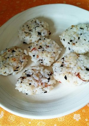 手づかみでどうぞ！ごはんと魚のおやき-レシピのメイン写真