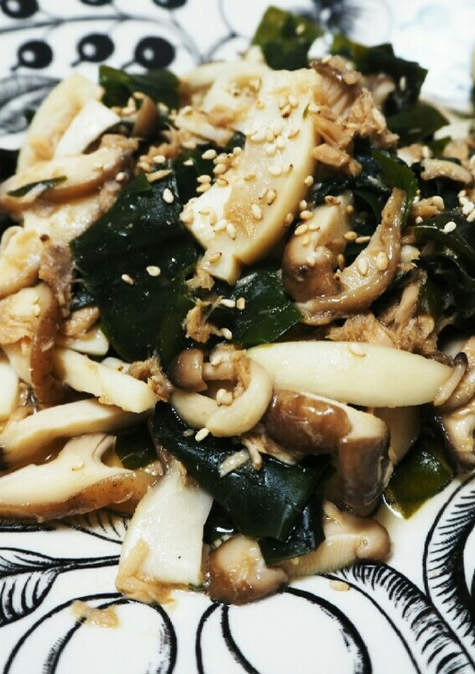 すぐ出来て簡単！わかめとキノコの炒めもの-レシピのメイン写真