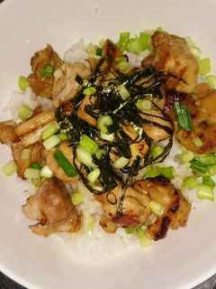 蒲焼きのタレでいただく焼き鳥丼-レシピのメイン写真