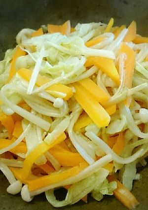 キャベツと人参とえのきのコンソメ蒸し-レシピのメイン写真