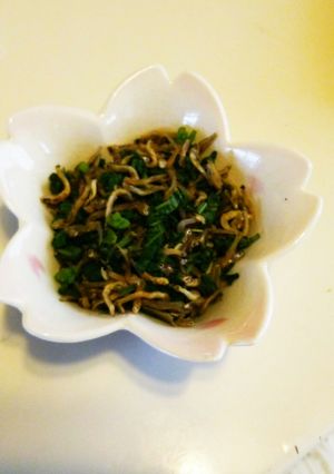 ご飯が進む間引き葉とじゃこの油炒め-レシピのメイン写真