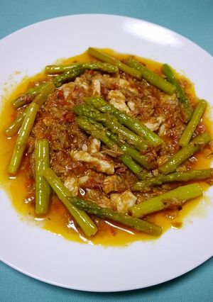 アスパラとムネ肉のツナ胡桃ソース-レシピのメイン写真