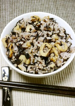 簡単！竹輪と蓮根のひじきご飯-レシピのメイン写真