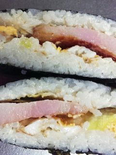 ベーコンとたまごマヨ おにぎらず-レシピのメイン写真