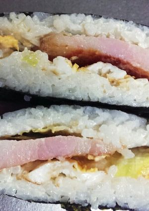 ベーコンとたまごマヨ おにぎらず-レシピのメイン写真