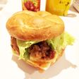 エスニックな唐揚げバーガー
