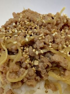 簡単‼生姜入り豚そぼろ丼-レシピのメイン写真