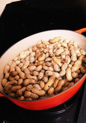 生落花生をルクルーゼで茹でよう♪-レシピのメイン写真