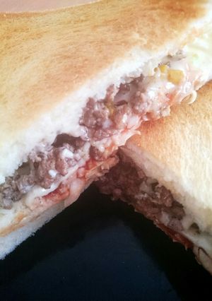 余り物で簡単ランチ!ひき肉のホットサンド-レシピのメイン写真