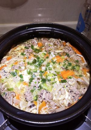 簡単!鶏団子とゴボウ鍋-レシピのメイン写真