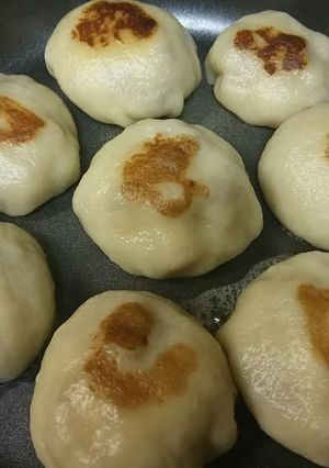 モチモチ地粉おやきのフライパン蒸し焼き-レシピのメイン写真