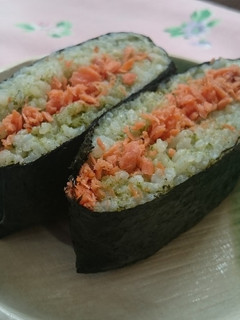 緑茶塩と鮭のおにぎらず-レシピのメイン写真