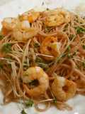 ビーツのパスタとエビのマジックソルト風味