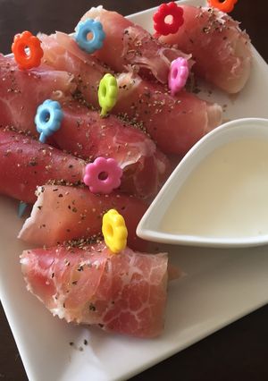 チーズと白桃の生ハム巻きヨーグルトソース-レシピのメイン写真