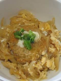 ひとりご飯＊コロッケ丼。 by きいのこ。 【クックパッド】 簡単