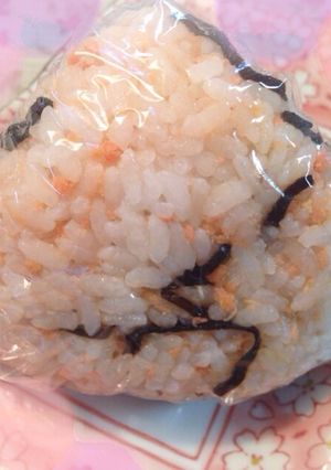 鮭フレーク&塩昆布♡おにぎり-レシピのメイン写真