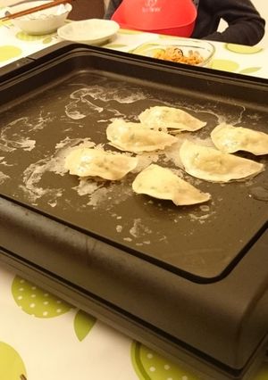 ホットプレートで♪小原家!?の鶏餃子-レシピのメイン写真
