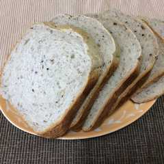 毎日の食卓に。簡単HBごま食パン-レシピのメイン写真
