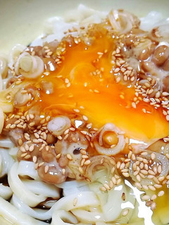 ごま香る♡かまたま納豆うどん♪-レシピのメイン写真