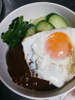 ハヤシライスのルーで煮込む簡単ロコモコ-レシピのメイン写真