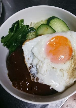 ハヤシライスのルーで煮込む簡単ロコモコ-レシピのメイン写真