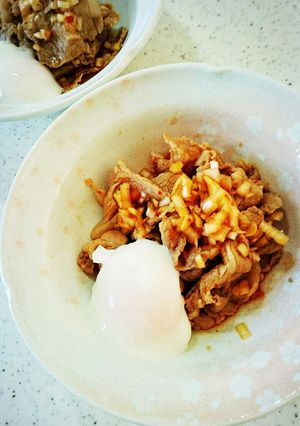 豚肉のピリ辛和え／／温玉のせ-レシピのメイン写真