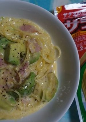 アボカドとベーコン卵液のワンポットパスタ-レシピのメイン写真