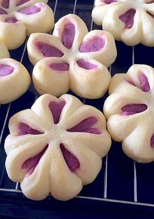 簡単お花成形２種✿紫いもあんぱん-レシピのメイン写真