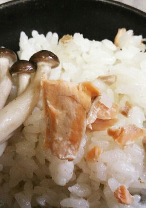 簡単♡鮭とシメジの炊き込みご飯-レシピのメイン写真