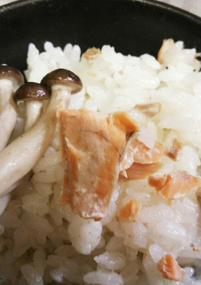 簡単♡鮭とシメジの炊き込みご飯-レシピのメイン写真