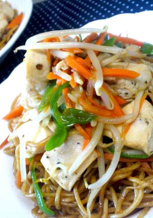 鶏ハム活用★彩り◎【鶏ハム焼きそば】♪-レシピのメイン写真