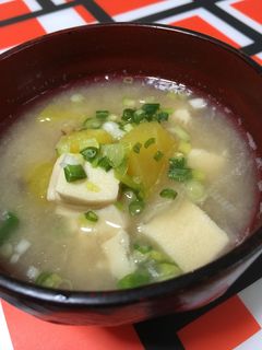 さつまいもと高野豆腐のお味噌汁-レシピのメイン写真