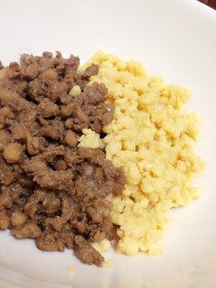 甘め!ふわふわ卵の簡単そぼろ丼-レシピのメイン写真