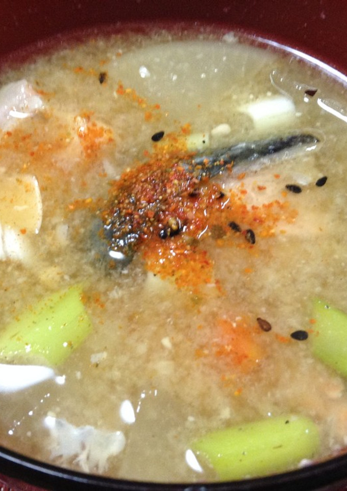 鮭のあらを使った野菜たっぷりみそ汁-レシピのメイン写真
