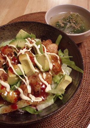 鶏とアボカドで…チリ・マヨ✿アジアン丼-レシピのメイン写真