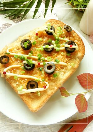 風味がイイネ✯オリーブ×おかかトースト-レシピのメイン写真
