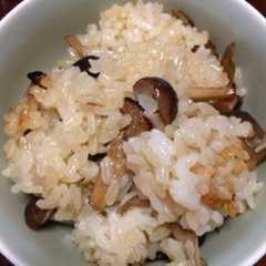 รูปของ キノコの炊き込みご飯