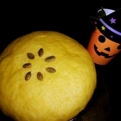 ハロウィンに・・・炊飯器でかぼちゃパン-レシピのメイン写真