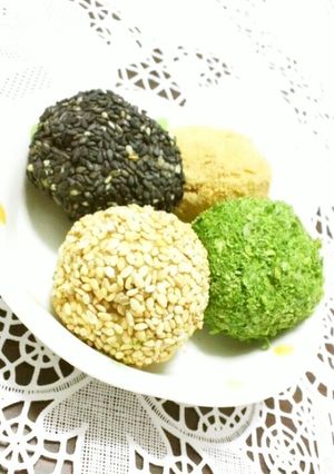 小麦粉でやわらか♪４色おからだんご-レシピのメイン写真