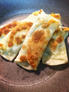 簡単☆ギョーザの皮でピザみたいなおつまみ-レシピのメイン写真